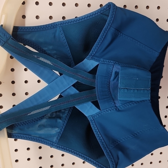 Athleta Gigi sports bra great condition no size tag. - Picture 4 of 5